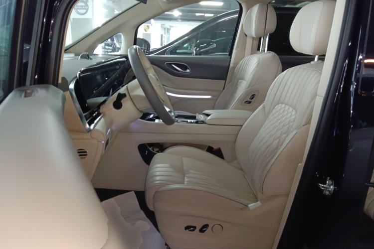 Used VOYAH Dream 2024 EV Long-Range Flagship Edition
