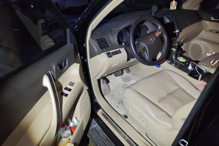 Used Toyota Highlander 2011 2.7L Two-Wheel Drive 7-Seater Luxury Edition Driver Seat