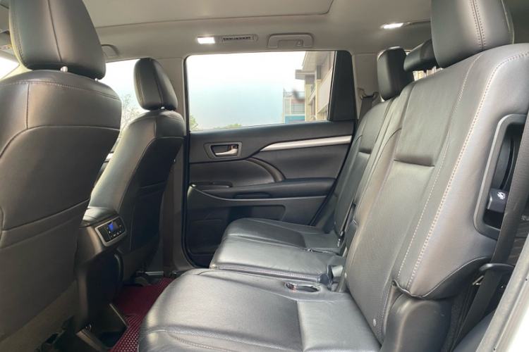 Used Toyota Highlander 2015 2.0T Four-Wheel Drive Luxury Edition 7-Seater Interior 4