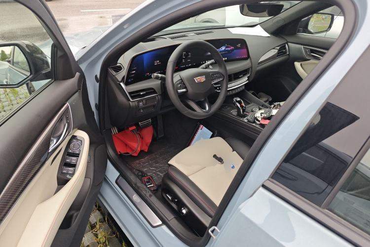 Used Cadillac CT5 2025 28T Track Performance Edition + Peak Track Optional Package Left Front Seat