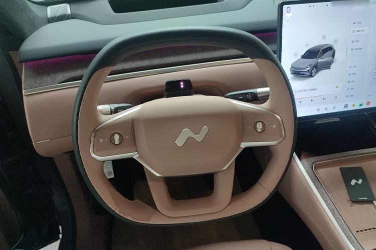 Used ONVO Luxeed L90 2025 Model—Max Six-Seater Version Steering Wheel