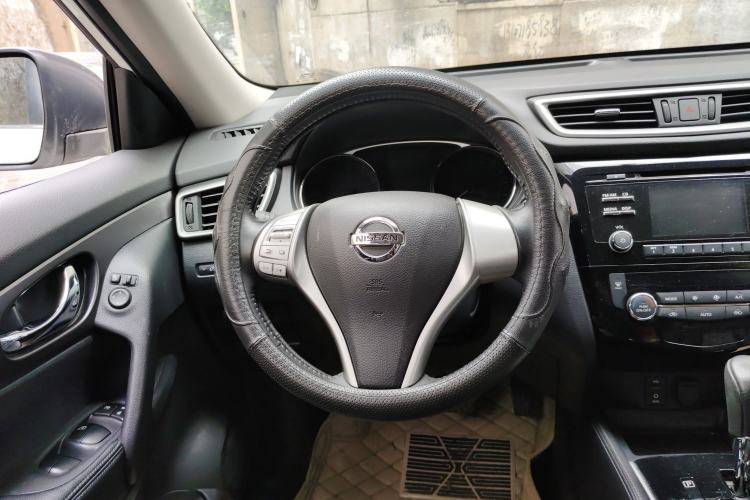 Used Nissan X-Trail 2015 2.0L CVT Comfort MAX Edition 2WD Steering Wheel