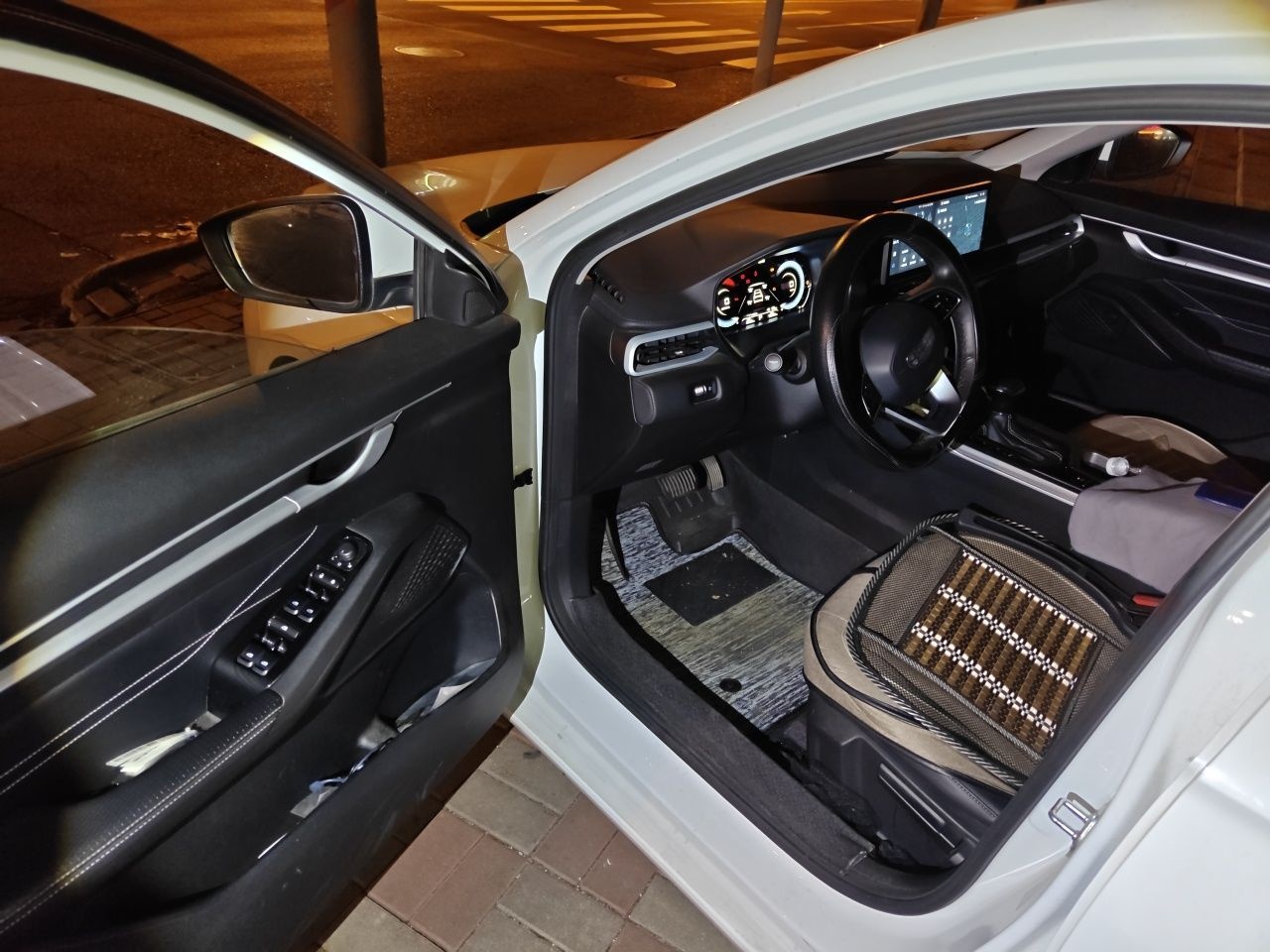 Geely Auto Emgrand 2025 4th Generation 1.5L CVT Luxury Version — снимка 16