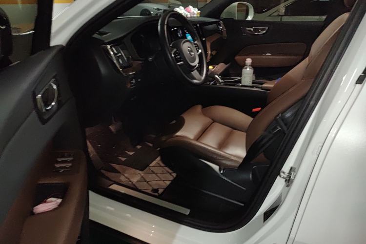 Used Volvo XC60 2022 B5 4x4 Smart Luxury Edition