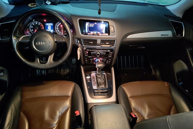 Used Audi Q5 2017 Plus 40 TFSI Ambition Model
