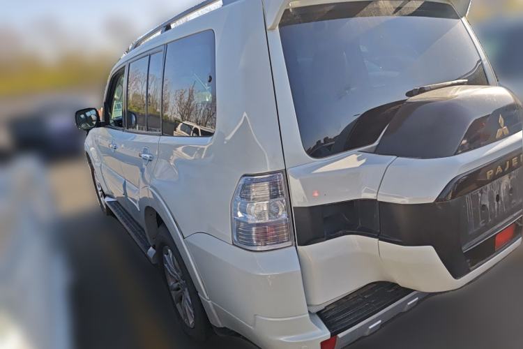 Used Mitsubishi Pajero  Rear Left 45 Deg