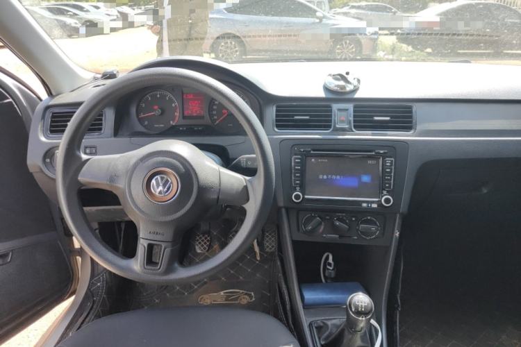 Used Volkswagen Santana 2015 1.6L Manual Fashion Edition Center Console