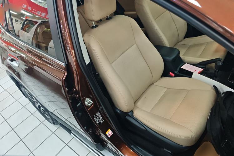 Used Toyota RAV4 2016 2.0L CVT Two-Wheel Drive Fashion Edition China V Standard
