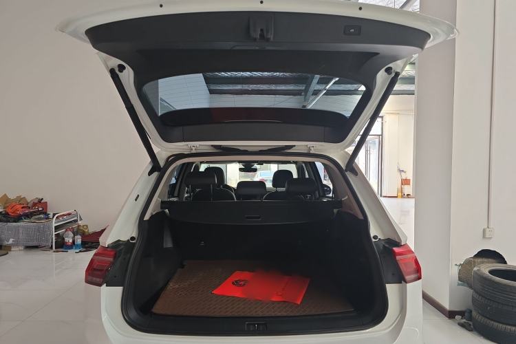 Used Volkswagen Tiguan L 2023 330TSI Automatic Two-Wheel Drive R-Line Enjoyment Edition