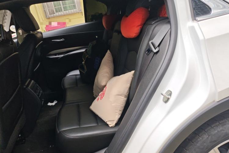 Used Cadillac XT4 2022 28T Two-Wheel-Drive Luxury Version Left Rear Seat