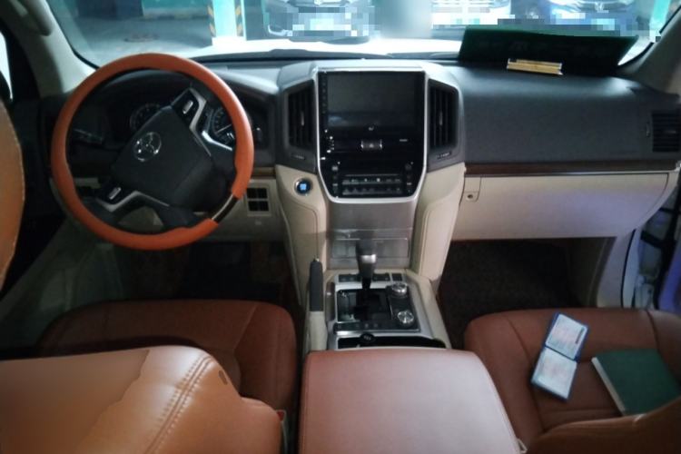 Used Toyota Land Cruiser  Center Console