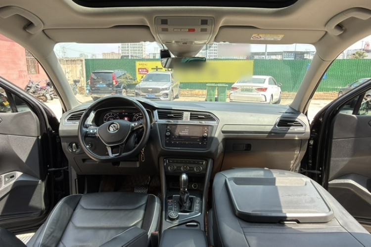 Used Volkswagen Tiguan 2018 330TSI All-Wheel-Drive Innovation Model Interior 1