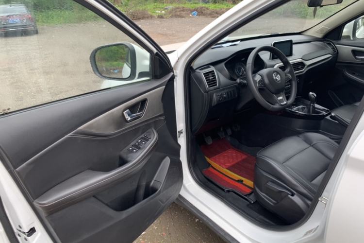 Used Dongfeng Fengon S560 2018 1.8L Manual Urban Model 7 Seats Interior 2