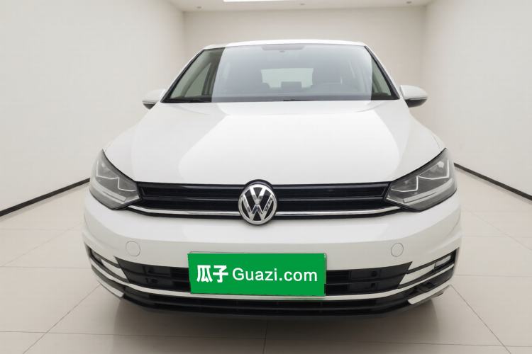 Used Volkswagen Touran 2016 Volkswagen Touran L 280TSI Manual Trend Edition Exterior 1