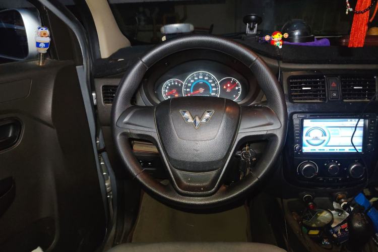 Used Wuling Rongguang V 2016 1.2L Standard Version
