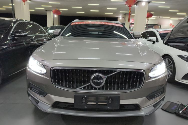 Used Volvo V90 2022 Cross Country B5 AWD Smart Range Edition