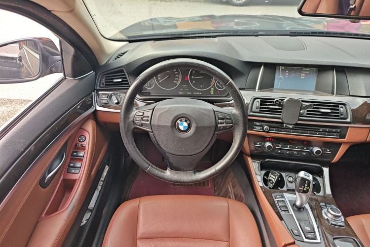 Used BMW 5 Series 2014 525Li Leading Model
