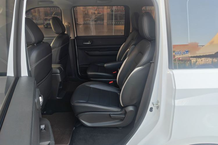 Used Wuling Hongguang PLUS 2020 1.5L Manual Comfort 7-Seater