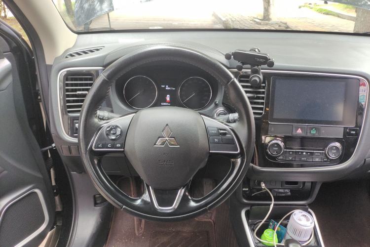 Used Mitsubishi Outlander 2019 2.0L Two-Wheel Drive Comfort Edition 5 Seats China VI Standard Steering Wheel