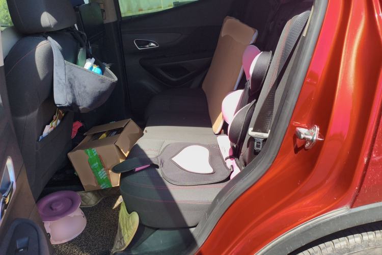 Used Buick Encore 2015 1.4T Automatic Two-Wheel Drive Urban Elite Version Left Rear Seat