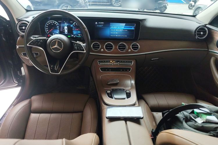 Used Mercedes-Benz E-Class New Energy 2022 Second Facelift E 350 e L Plug-in Hybrid Sedan Center Console