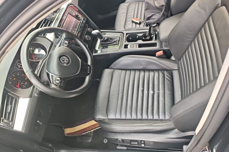 Used Volkswagen Magotan 2019 330TSI DSG Leading Edition China V Standard Driver Seat