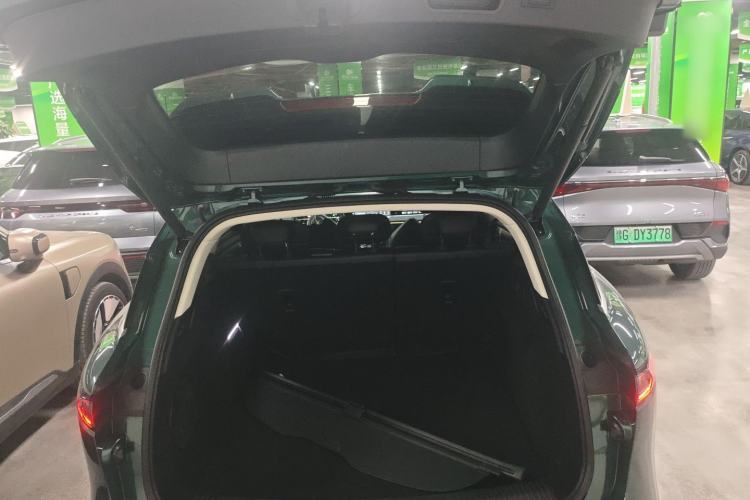 Used VOYAH FREE 2023 Four-Wheel Drive Extended-Range Model with Ultra-Long Range
