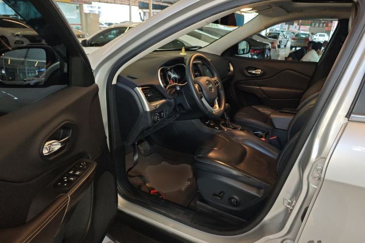 Used Jeep Cherokee 2016 2.4L Superior Edition