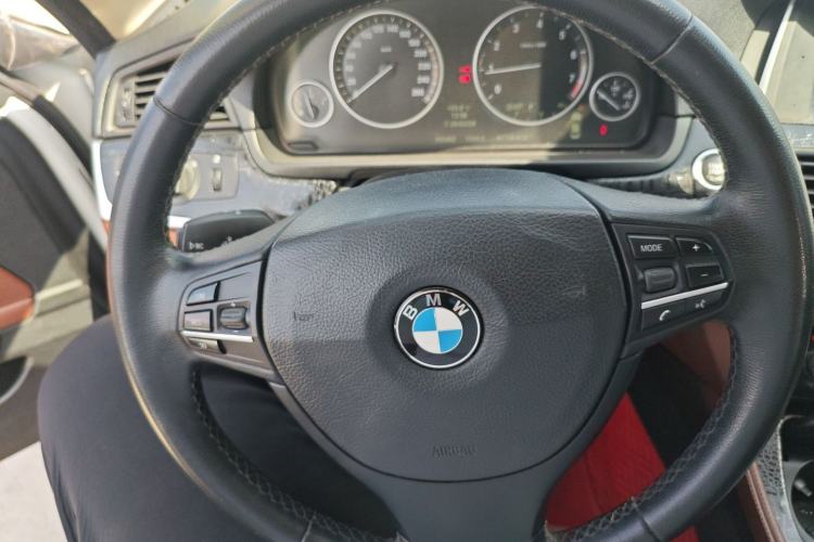 Used BMW 5 Series 2014 525Li Leading Model
