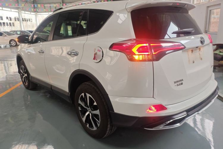Used Toyota RAV4 2016 2.0L CVT Two-Wheel Drive Fashion Edition China V Standard