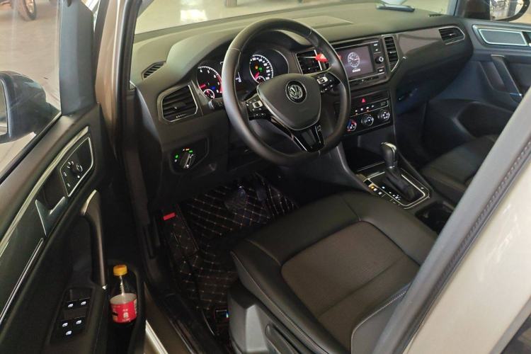Used Volkswagen Golf Sportsvan 2018 230TSI Automatic Trend Edition Interior 3