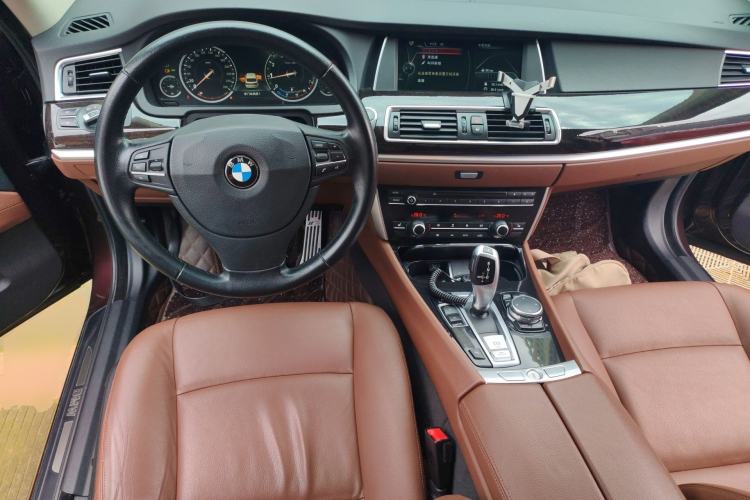 Used BMW 5 Series GT 2015 528i Leading Model Center Console