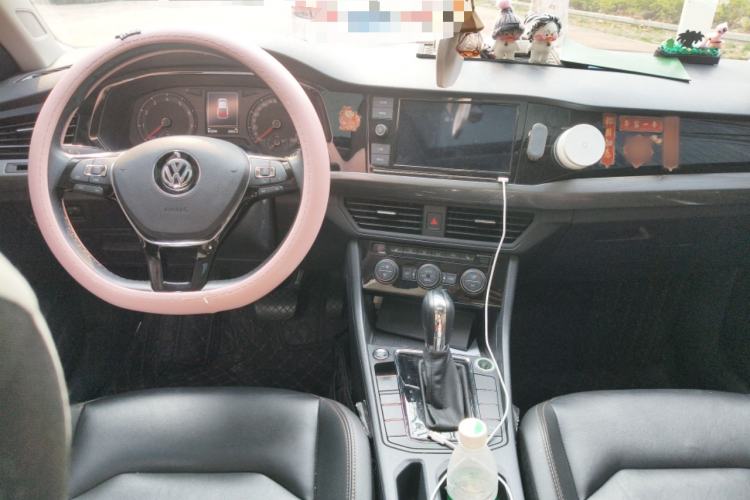 Used Volkswagen Bora 2019 Revised 1.5L Automatic Luxury Version China VI Standard Center Console