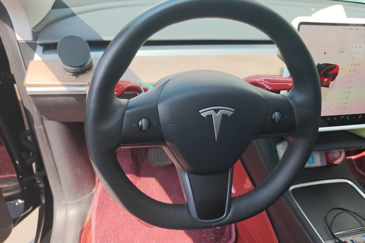 Used Tesla Model Y 2023 Long-Range All-Wheel-Drive Version
