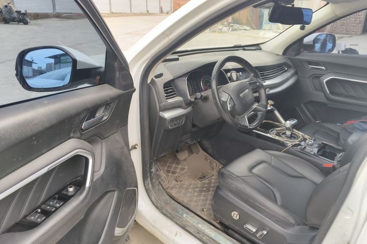 Used Haval H6 2017 Red Label 2.0T Automatic Two-Wheel Drive ZhiShang Model