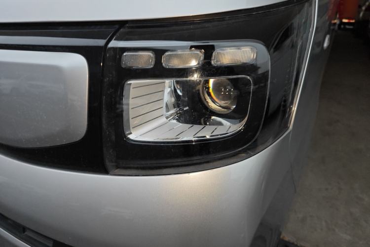 Used Chana Ruixing EM80 2025 Passenger Version Comfort Model 6 Seats 260 km Twin-Door Design 60 kW