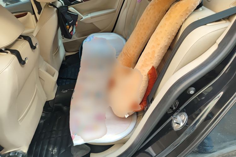 Used Volkswagen Lavida 2013 1.6L Automatic Luxury Edition Left Rear Seat