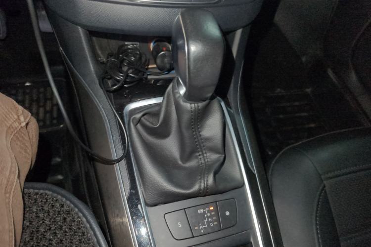 Used Peugeot 408 2014 1.8L Automatic Luxury Edition Gear Lever