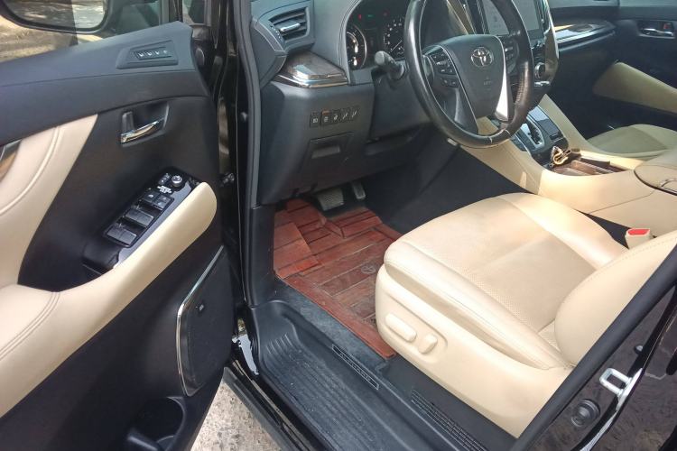 Used Toyota Alphard 2021 Dual-Motor 2.5L Premium Edition Driver Seat