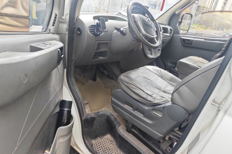 Used SAIC MAXUS Xintu V80 2017 2.5T AMT Aoyuntong National V Short Wheelbase Ultra-Low Roof 5/6/10-Seater
