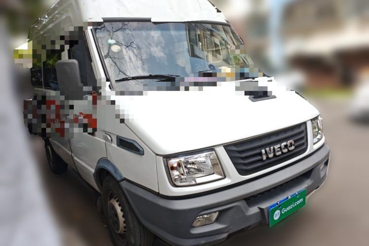 Used Iveco Daily 2020 2.5T A35 Passenger Van Single-Tire Mid-Roof Design 5-9 Seats China V Emission Standard Front Right 45 Deg