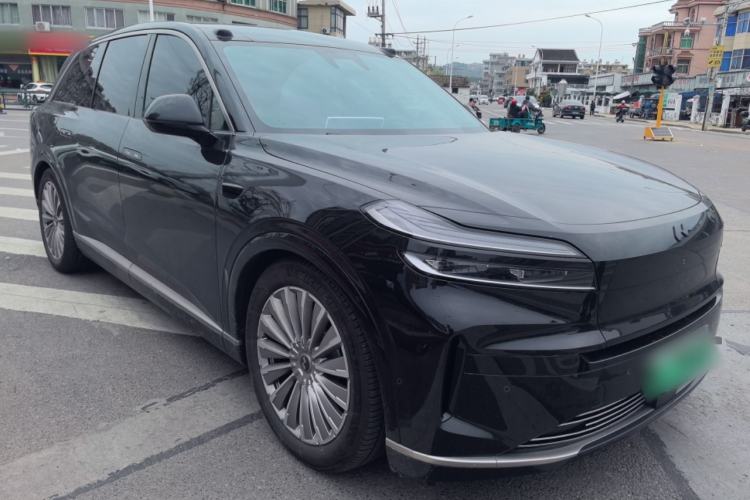 Used ONVO Luxeed L90 2025 Model—Max Six-Seater Version Front Right 45 Deg