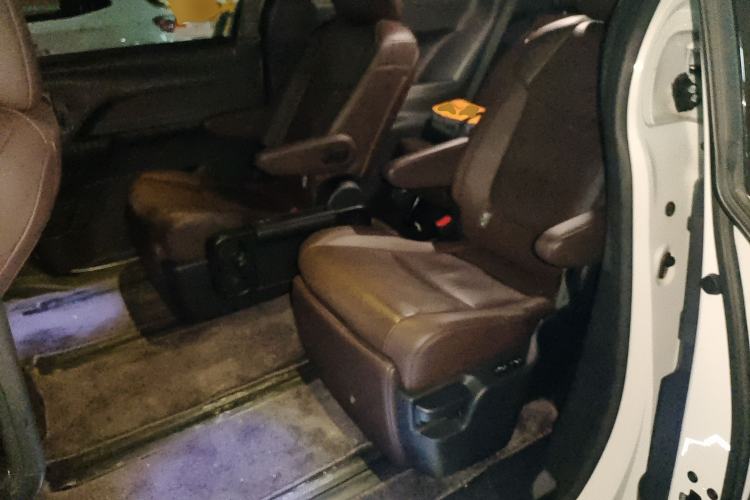 Used Toyota SIENNA 2023 2.5L Hybrid Platinum Edition Left Rear Seat