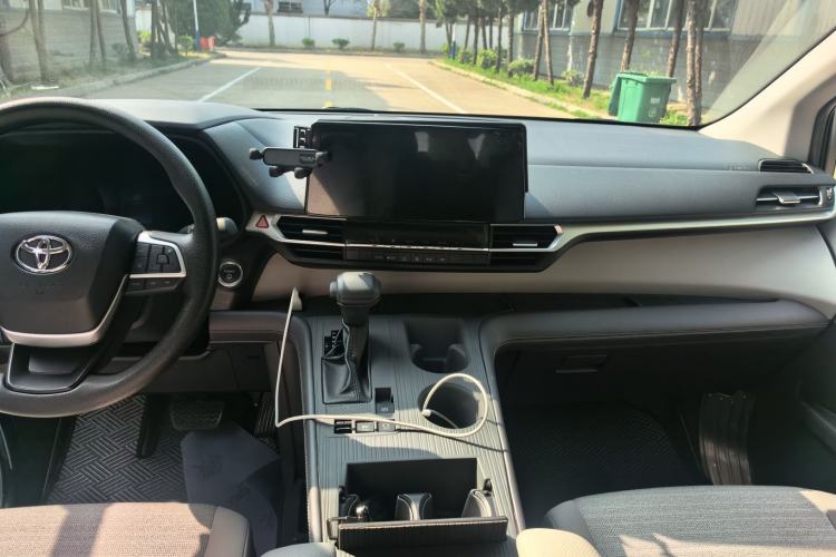 Used Toyota SIENNA 2024 2.5L Hybrid Comfort Edition