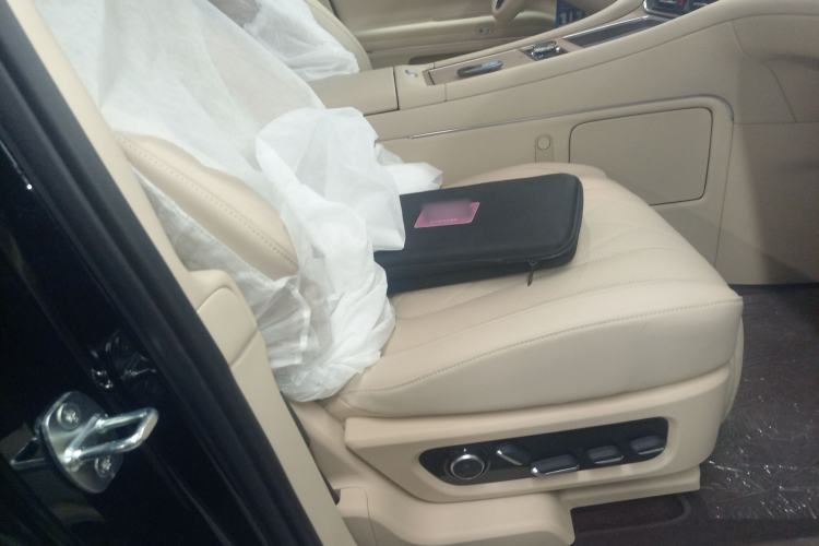 Used Hima AITO M9 2024 Range-Extended Ultra Version 42 kWh 6-Seater Model Right Front Seat