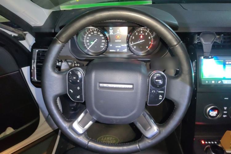 Used Land Rover Discovery 2018 3.0 SC V6 SE Steering Wheel