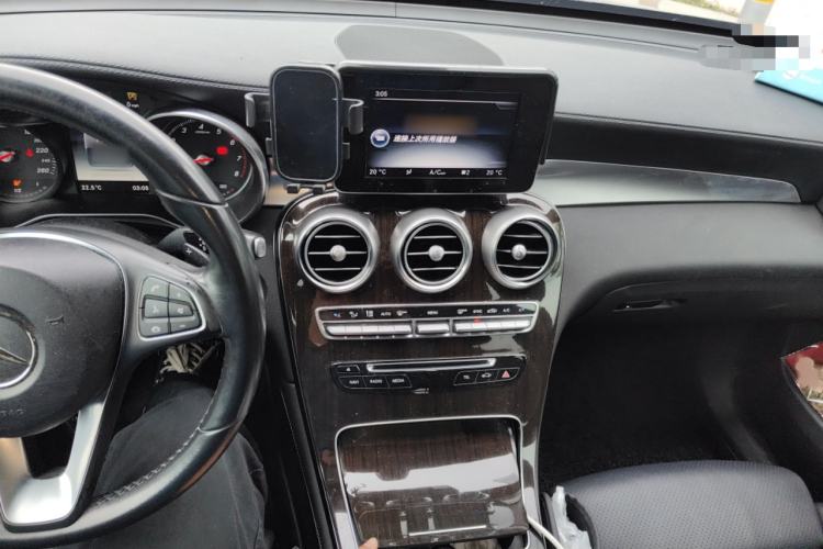 Used Mercedes-Benz GLC 2017 GLC 260 4MATIC Dynamic Edition Audio And AC Panel