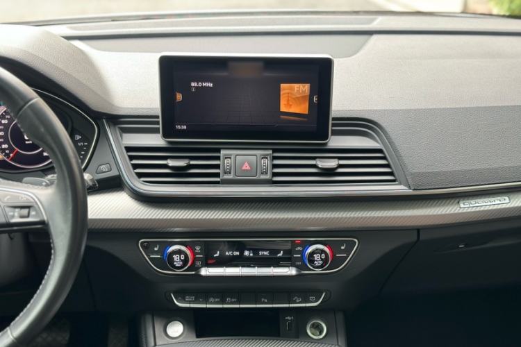 Used Audi Q5L 2018 45 TFSI Prestige Fashion Edition China V Emission Standard Audio And AC Panel