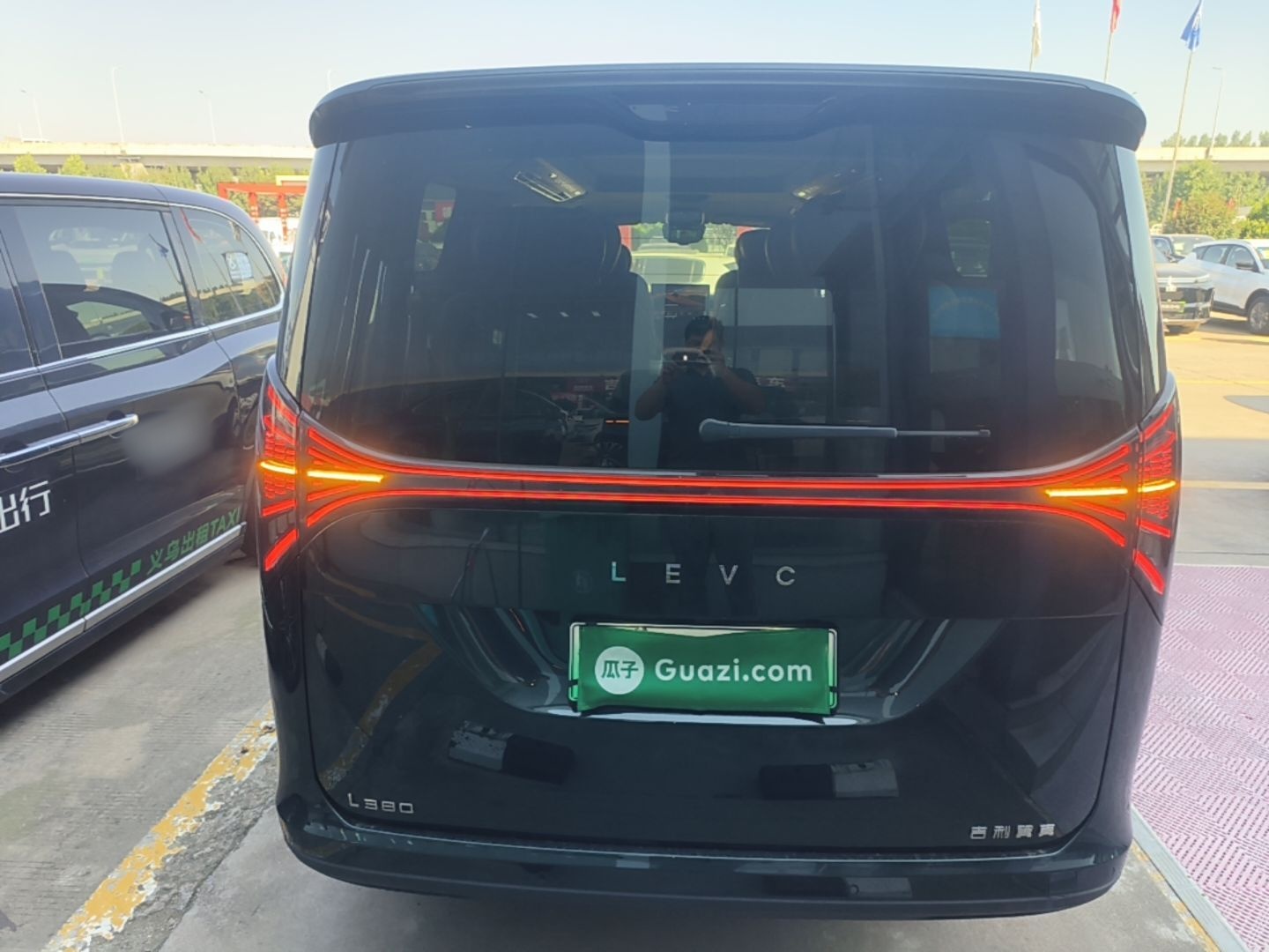 Geely Galaxy LEVC L380 2024 140-Degree 6-Seater All-Wheel-Drive Ultra — снимка 5