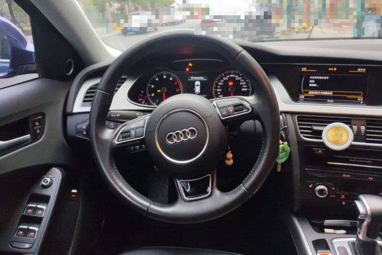 Used Audi A4 2014 40 TFSI allroad quattro plus version Steering Wheel